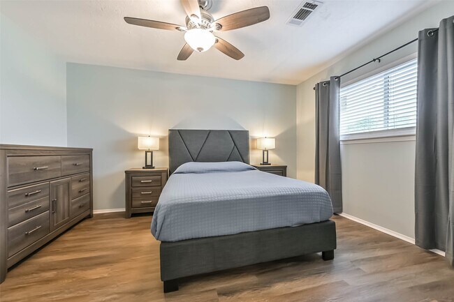 Building Photo - 1415 Ramada Dr