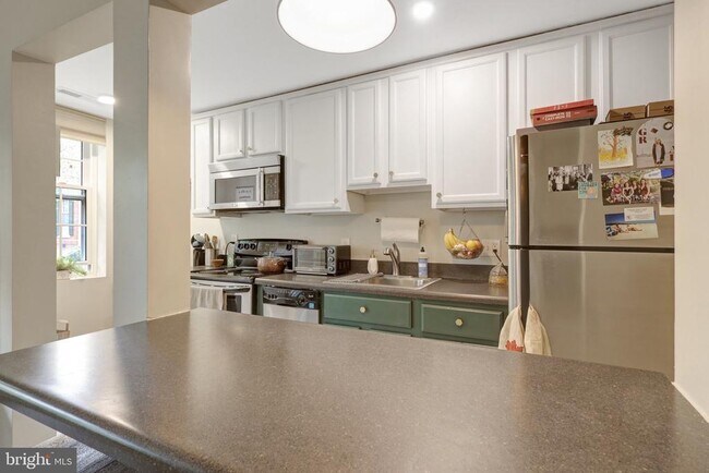 Building Photo - 1811 Key Blvd