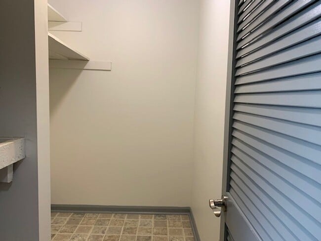 Building Photo - Two Bedroom Duplex located in Downtown Nor...