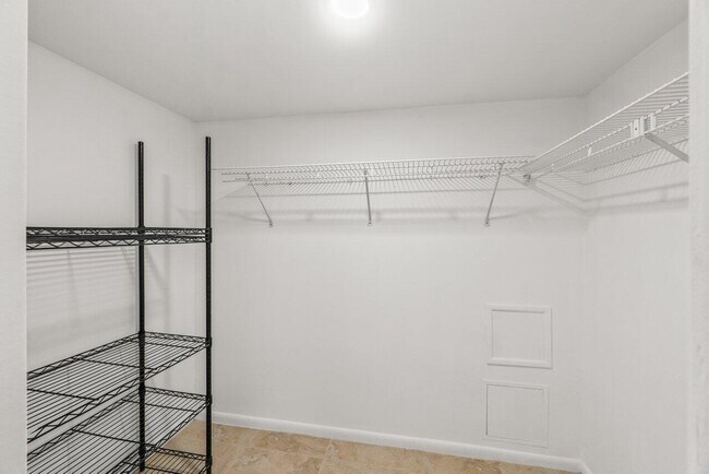 Building Photo - 3014 SW 21st Terrace