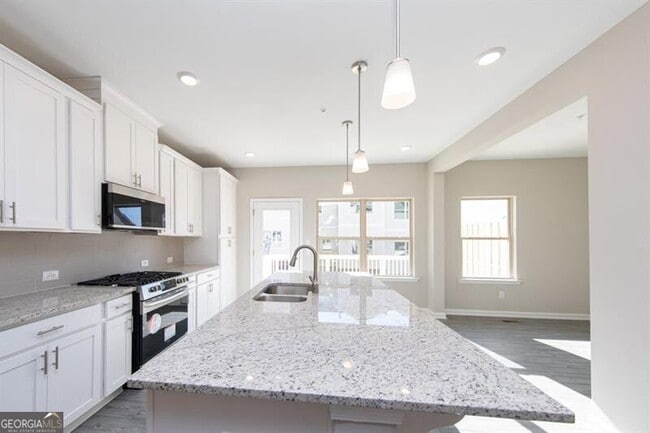 Building Photo - 272 Commons Ave