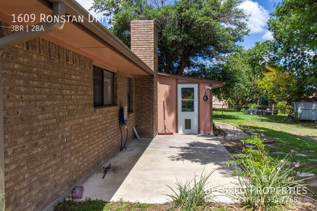 Building Photo - 1609 Ronstan Dr