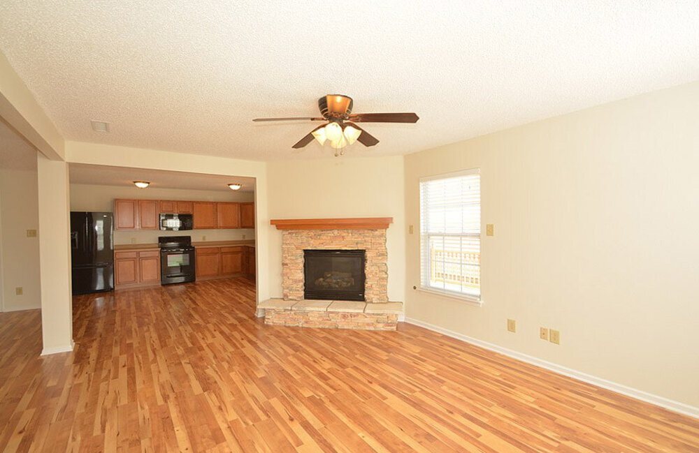 Building Photo - 15459 Border Dr