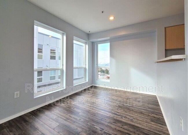 Building Photo - 2818 Grand Ave