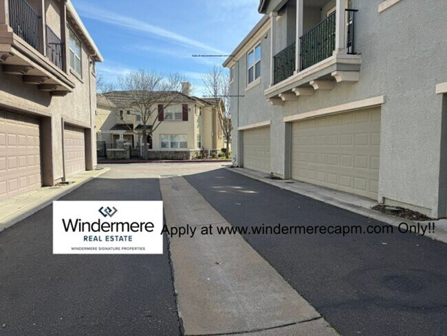 Building Photo - Gorgeous Turn Key Corner Condo In The Heart Of Natomas!