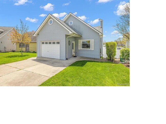 Building Photo - 3819 Island Park Dr
