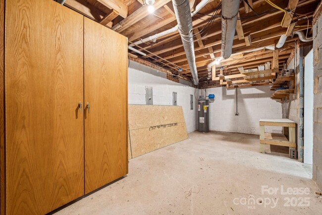 Building Photo - 8323 Cliffside Dr