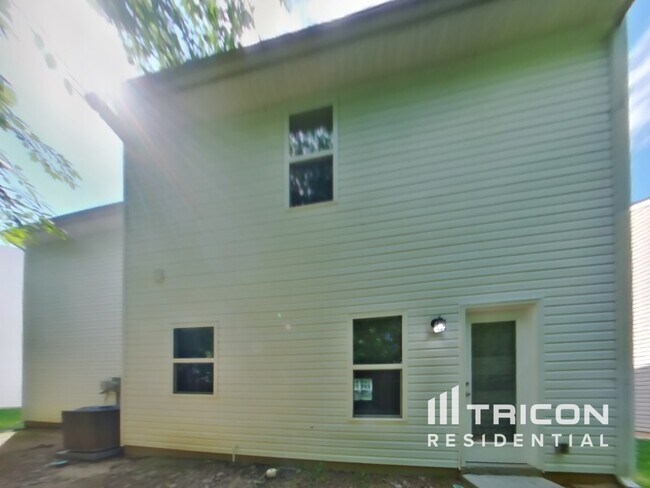 Building Photo - 2214 Turtle Point Road Charlotte NC