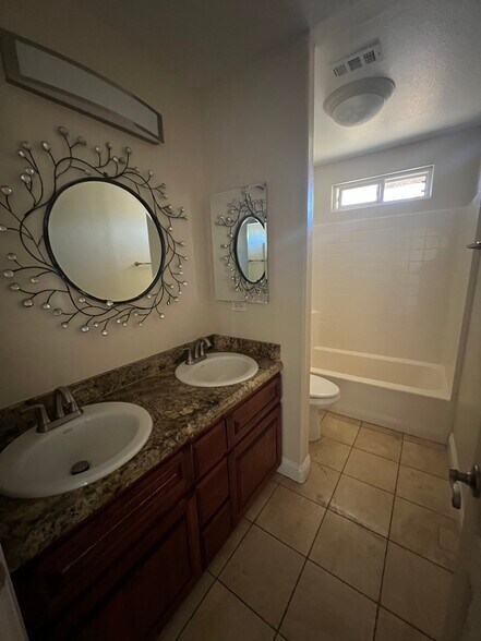 Complete bathroom - 1854 Peaceful Ct