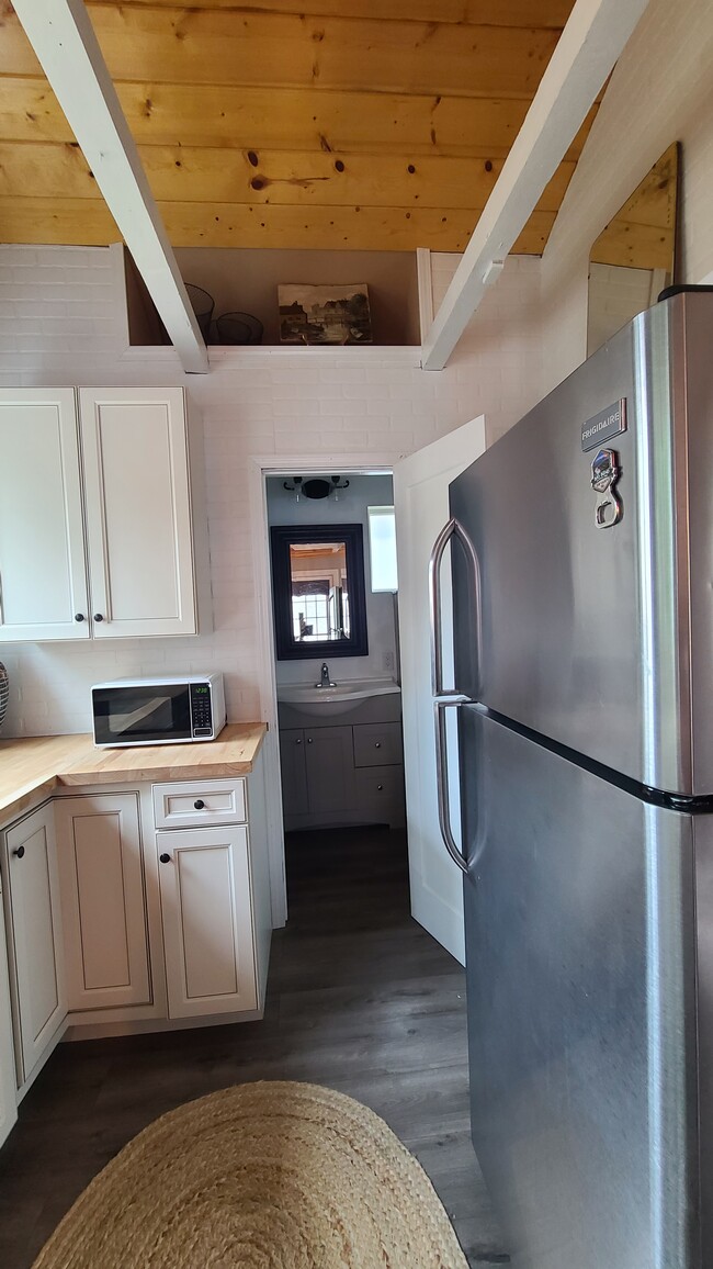 Building Photo - 43695 Trail G
