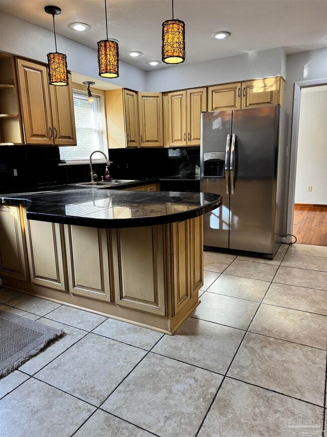 Building Photo - 117 S Sunset Blvd