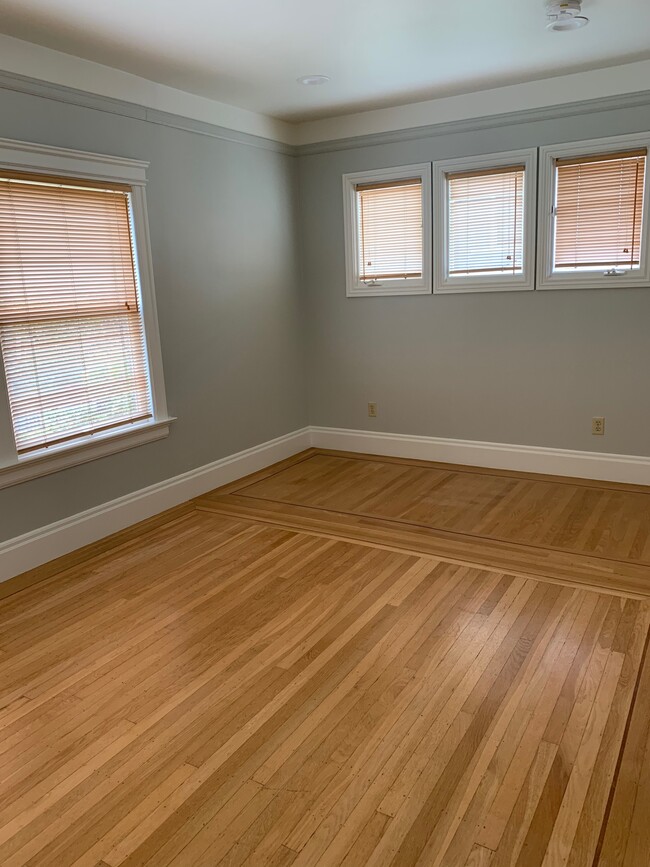 Building Photo - 76 Cerritos Ave