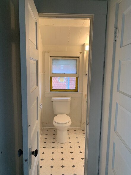 Building Photo - 618 N 16th St