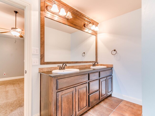 Building Photo - 4 Bedrooms/3Car/Edmond Schools -  Community Pool- Storm Shelter