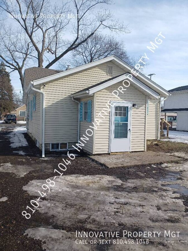 Building Photo - Beautifully updated 3 bed 1 bath! Carman-A...