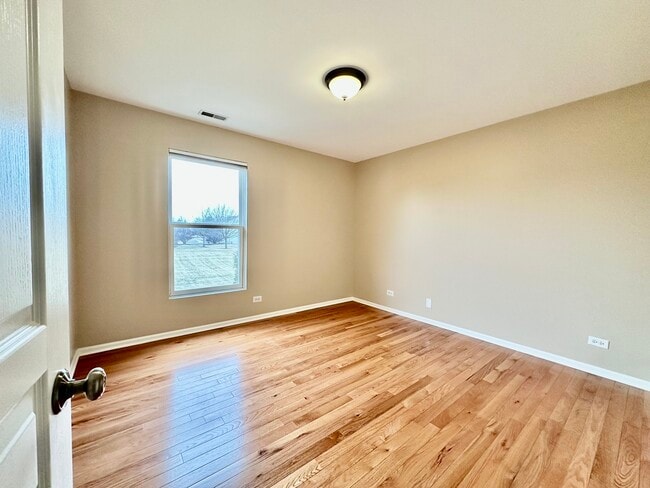 Building Photo - 3329 Bromley Ln