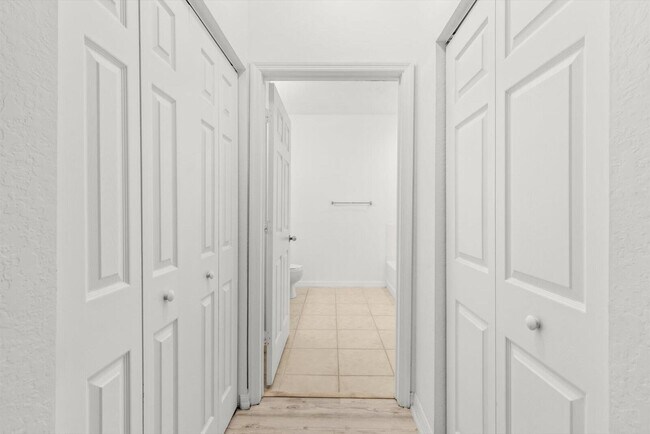 Building Photo - 559 SE Prescott Pl