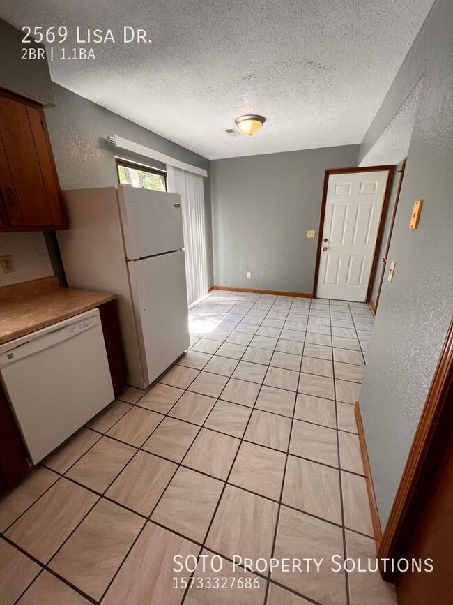 Building Photo - 2BD/1.5 BA Duplex off of Lexington