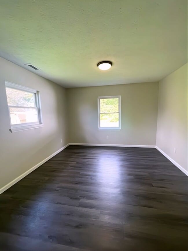 Building Photo - Modern & Spacious 3BR Home with Trendy Design Features and Large Yard!