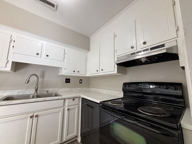 Building Photo - 5039 Popperdam Creek Dr