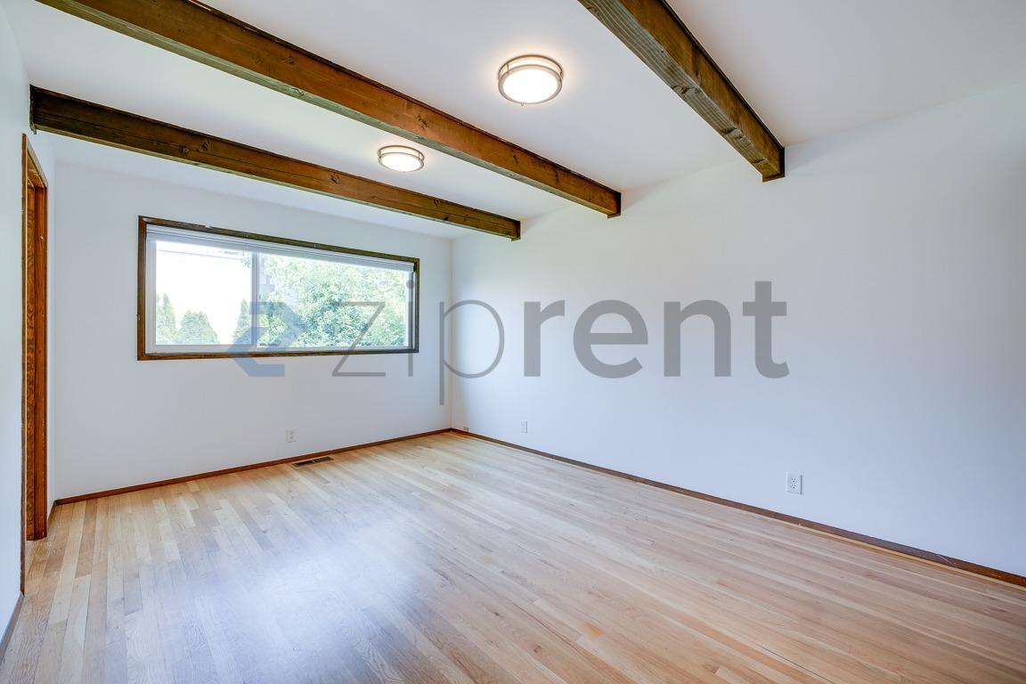 Building Photo - Unit
