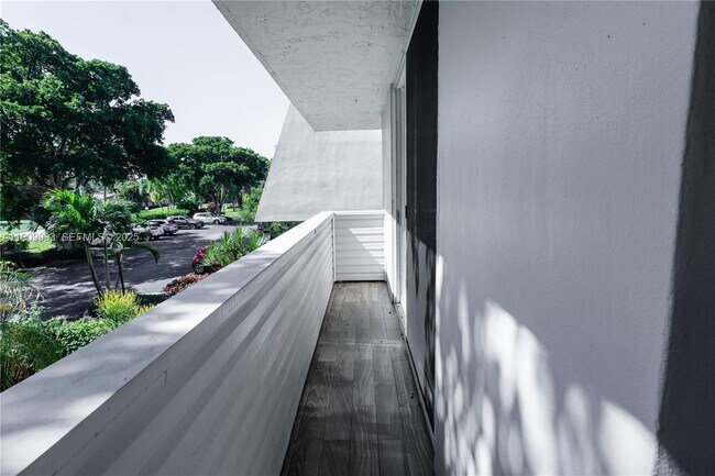 Building Photo - 4017 N Cypress Dr