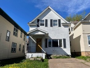 Building Photo - 4 Bedroom Home in Duluth - Available Now!