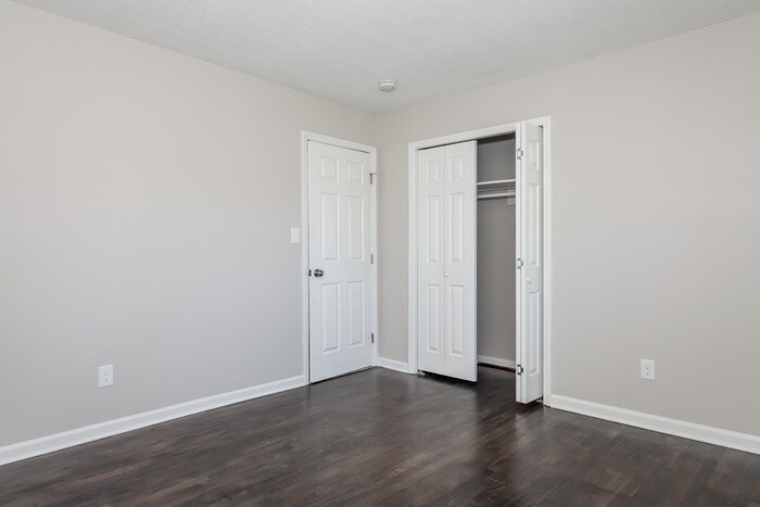 Building Photo - 2518 Fairgreen Dr