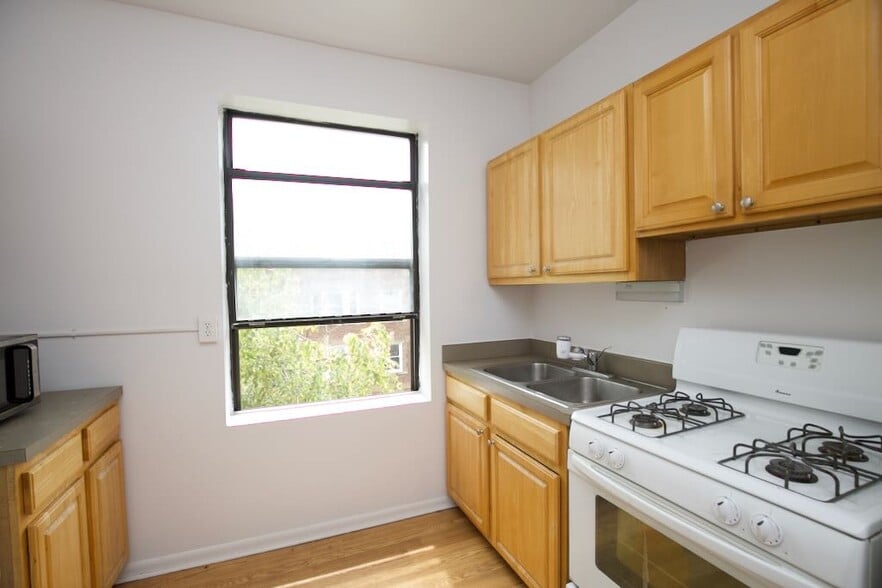 Building Photo - 1530 N Kedzie Ave