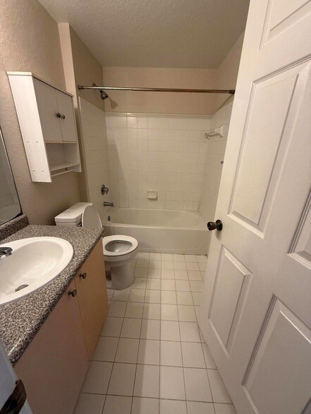 Building Photo - 280 Crestwood Cir