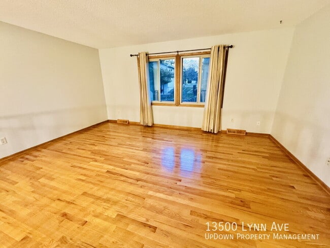 Building Photo - 13500 Lynn Ave