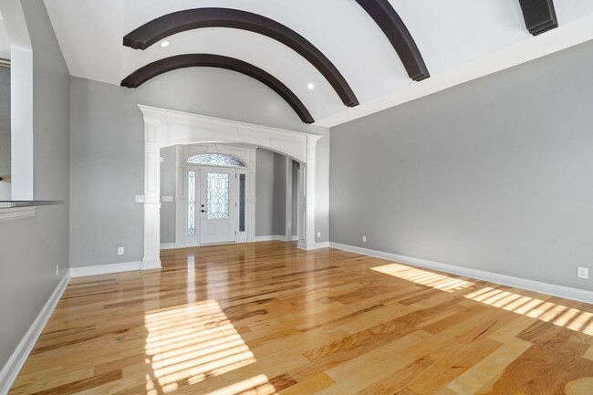 Building Photo - Pet Friendly on Exit 8!