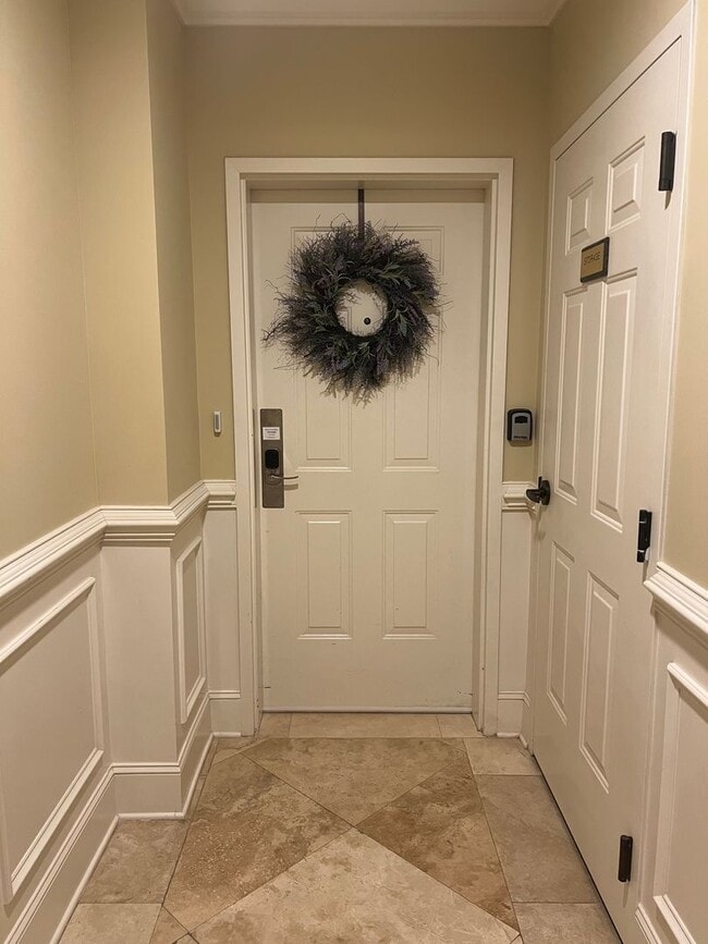 Building Photo - Walk to the Beach from this Furnished and Renovated Condo!