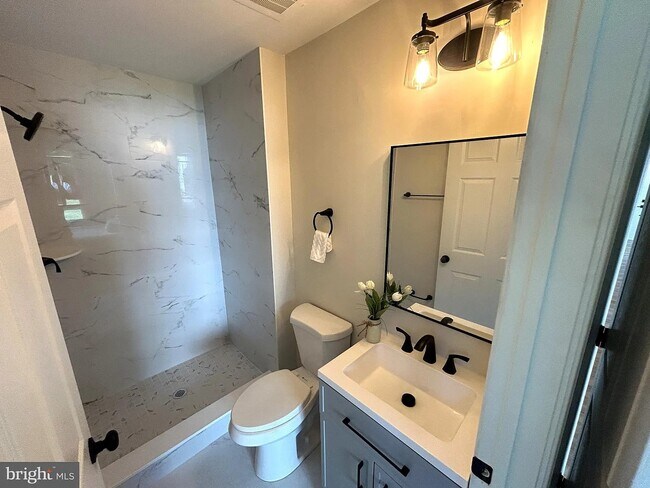 Building Photo - 1113 The Woods