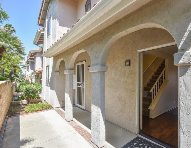 Building Photo - Beautiful Escondido Townhouse with beautiful View!