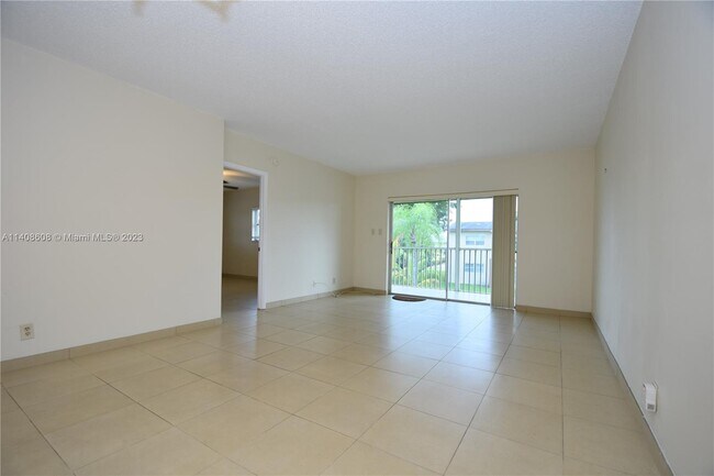 Building Photo - 7500 NW 5th Pl