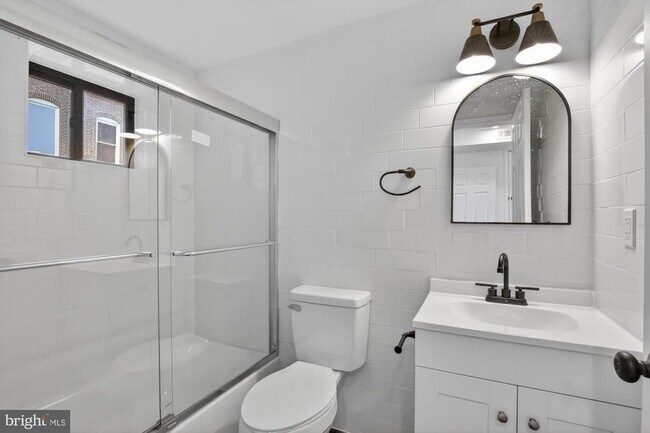 Building Photo - 712 N American St