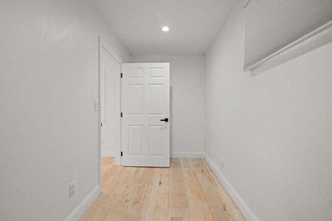 Building Photo - 789 Cañada Rd