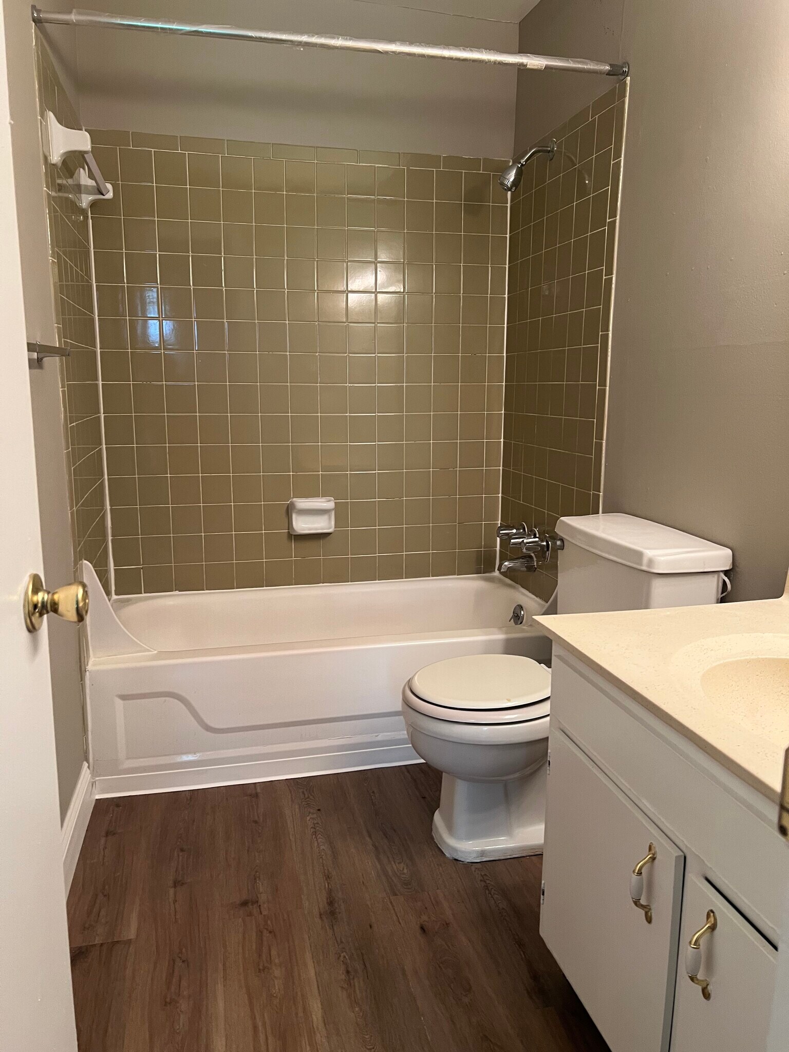 Master bathroom - 900 Mountain Creek Rd