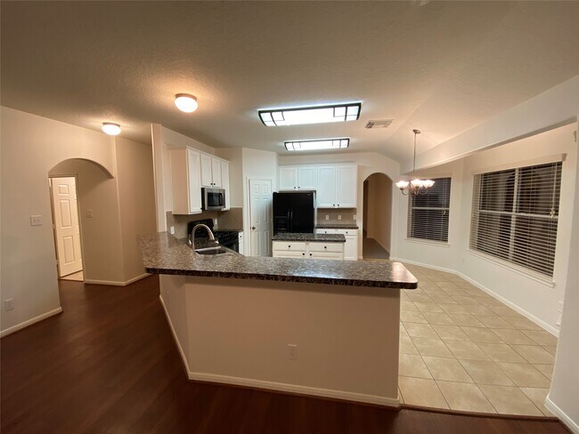 Building Photo - 321 Preston Ln
