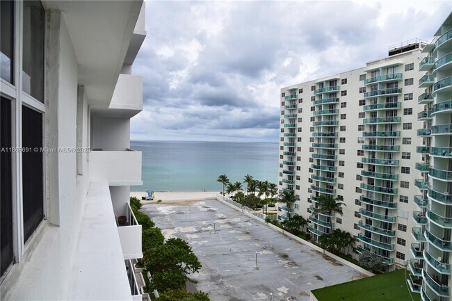 Building Photo - 3725 S Ocean Dr