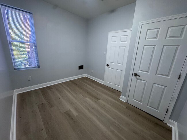 Building Photo - 5811 Crittenden St