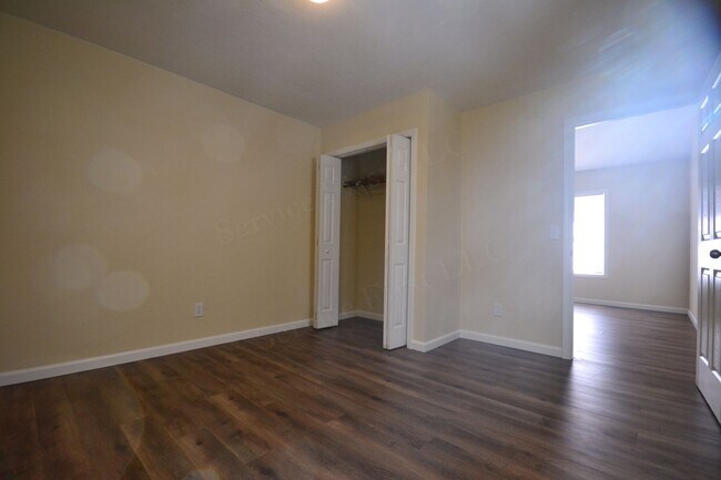 Building Photo - Lockwood Duplex