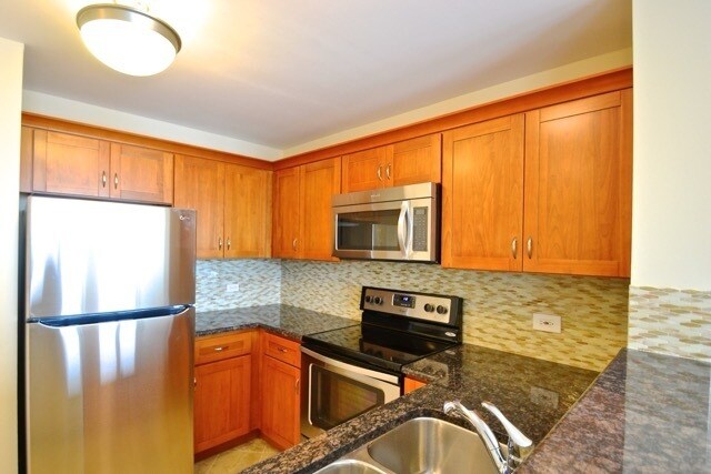 Building Photo - 345 N La Salle Dr