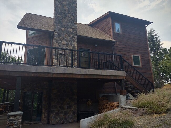 Building Photo - Custom Built Home on the Clearwater River - 20 minutes from Lewiston, ID
