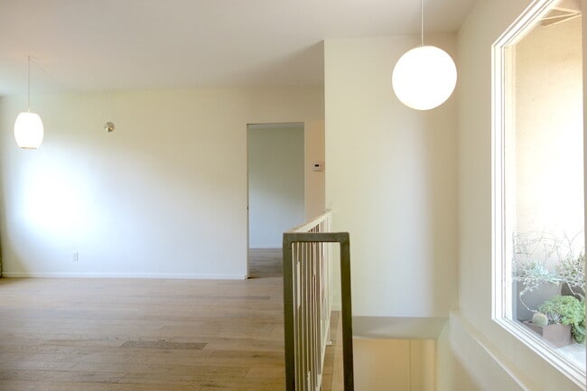 Building Photo - 702 Cavanagh Rd