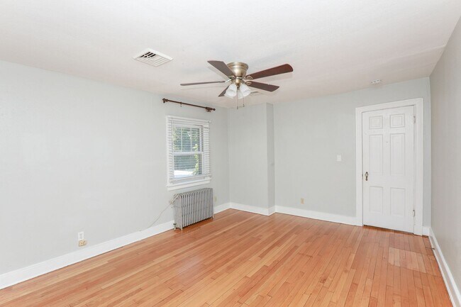 Building Photo - Cape Cod Rental Available in Norfolk!