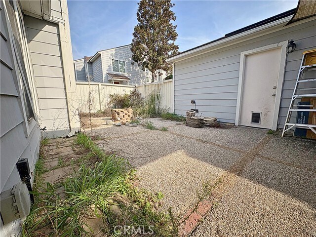 Building Photo - 1683 N Mountain Ave