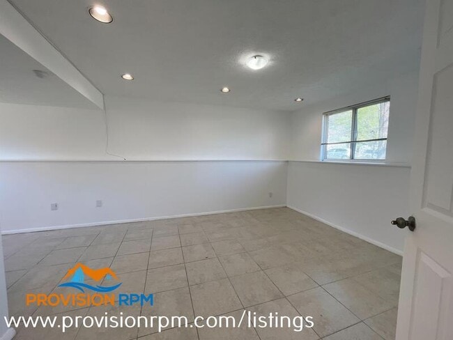 Building Photo - 706 Charney Ct