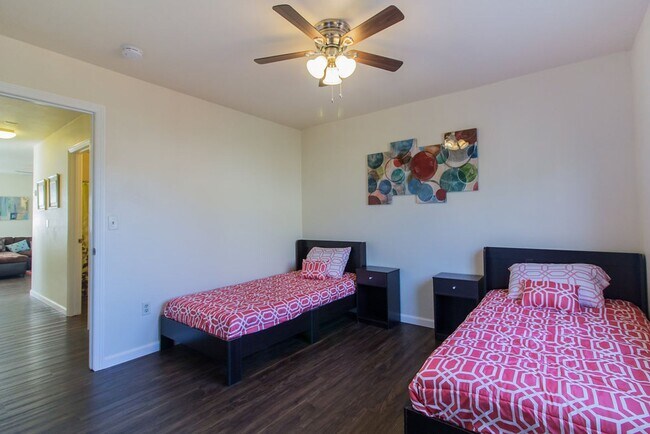 Building Photo - Fully Furnished 4 Bedroom Home for Rent in Redding CA | All Utilities Included, Garage